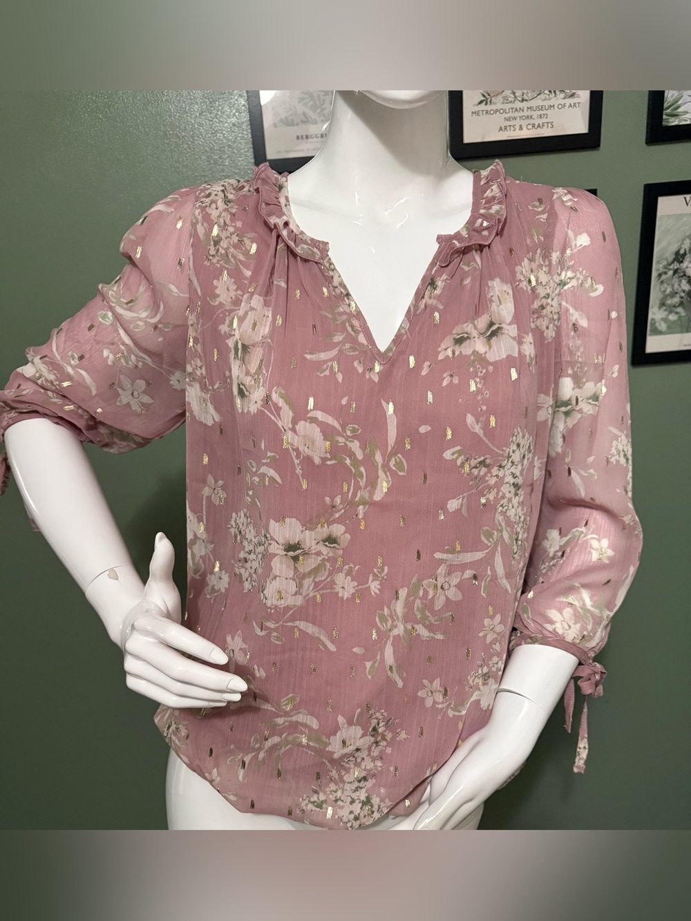Tamara H Ruffled V-Neck Floral Blouse NWT Size Small